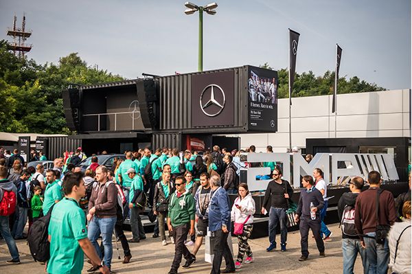 3000 MERCEDES-BENZ COLLEAGUES, GUESTS AND THEIR FAMILIES CHEERED FOR THE TEAM AT THE DTM RUN IN 2016