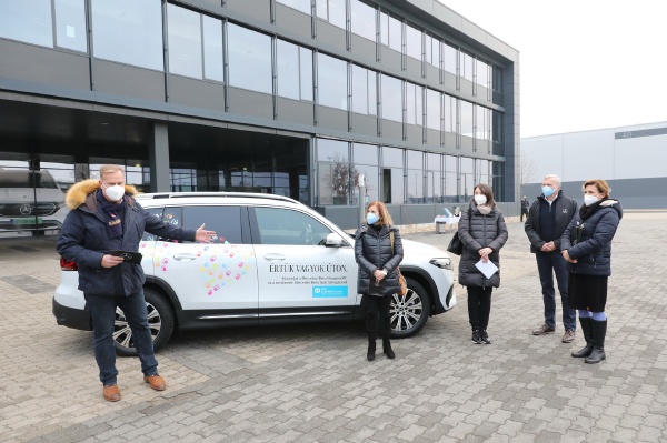 Mercedes-Benz supports the Kecskemét centre of SOS Children's Villages with an electric car